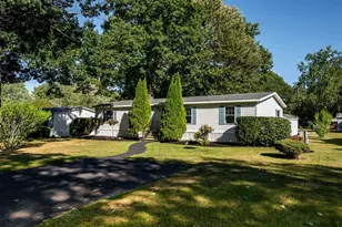 21 Oak Dr, North Hampton, NH 03862 - Photo 1