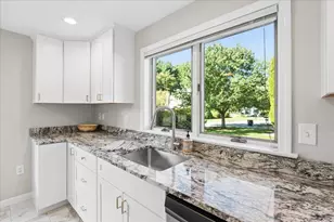 114 Hawthorne Village Rd, Nashua, NH 03062 - Photo 7