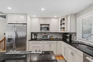7 Bancroft Rd, Londonderry, NH 03053 - Photo 5