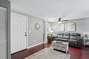 108 Elmwood Dr, Hudson, NH 03051 - Photo 5