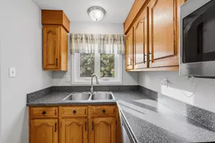 32 Shelburne Rd, Merrimack, NH 03054 - Photo 7