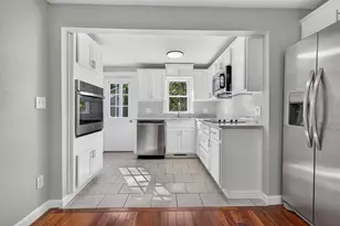 39 Hillside Ave, Derry, NH 03038 - Photo 5