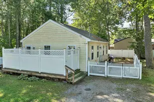 8 Riverside Dr, Fremont, NH 03044 - Photo 1