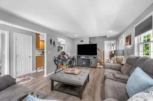 13 Shelley Dr, Hudson, NH 03051 - Photo 7