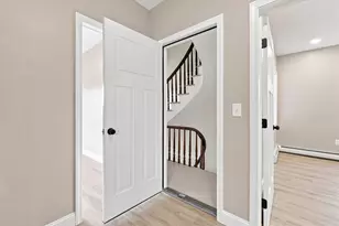 747 Beech St, Manchester, NH 03104 - Photo 23