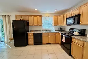 11 Hawthorne Cir, Somersworth, NH 03878 - Photo 3