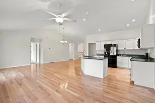26 Weymouth Ct, Hudson, NH 03051 - Photo 9