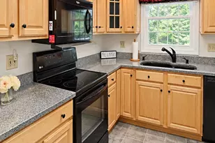 12 Roundtree Dr, Merrimack, NH 03054 - Photo 7