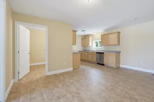 101 Maple St, Manchester, NH 03103 - Photo 13