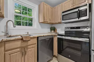 45 Fieldstone Dr, Londonderry, NH 03053 - Photo 5