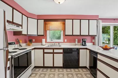 33 Eastmeadow Way, Manchester, NH 03109 - Photo 11