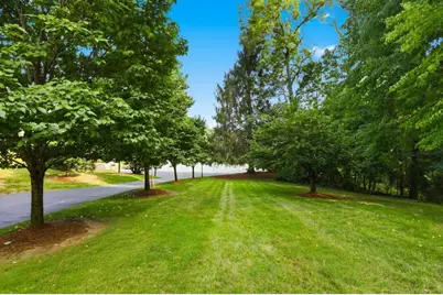 35 Hyacinth Drive, Nashua, NH 03062 - Photo 5
