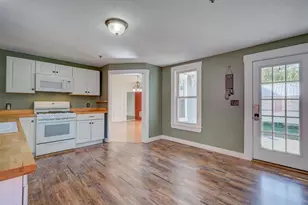 62 Pleasant St, Conway, NH 03818 - Photo 13