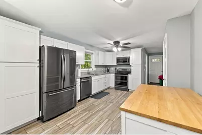 27 Hampshire Drive, Derry, NH 03038 - Photo 13