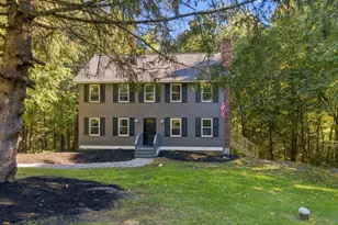 27 Hampshire Dr, Derry, NH 03038 - Photo 3