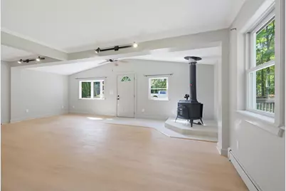 195 Pleasant Street, Epping, NH 03042 - Photo 15