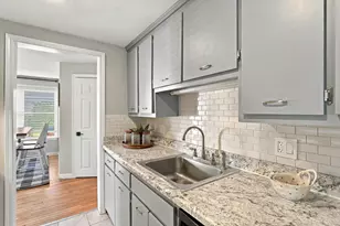 107 Franklin St Ext, Derry, NH 03038 - Photo 5