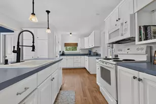 38 High St, Derry, NH 03038 - Photo 7