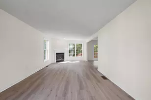 118 Barbara Ln, Hudson, NH 03051 - Photo 3