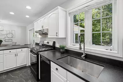 33 Auburn Road, Londonderry, NH 03053 - Photo 7