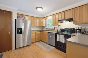 33 Belmont Dr, Merrimack, NH 03054 - Photo 7