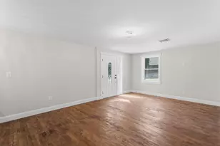 755 Mammoth Rd, Manchester, NH 03104 - Photo 17