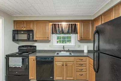 32 Golfview Drive, Manchester, NH 03102 - Photo 17