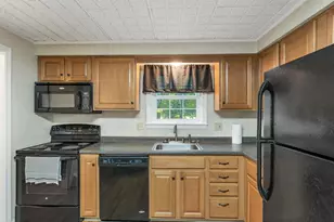 32 Golfview Dr, Manchester, NH 03102 - Photo 17