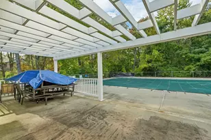 32 Golfview Dr, Manchester, NH 03102 - Photo 49