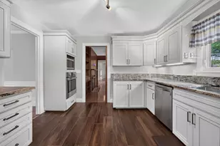 27 W Adelaide Ave, Nashua, NH 03064 - Photo 5
