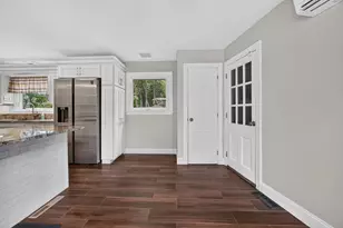 27 W Adelaide Ave, Nashua, NH 03064 - Photo 9