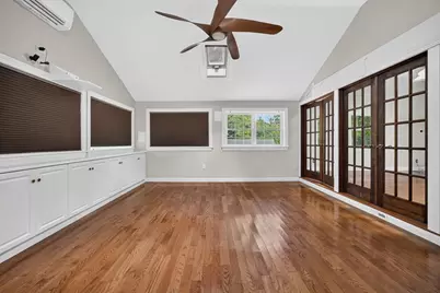 27 W Adelaide Avenue, Nashua, NH 03064 - Photo 17