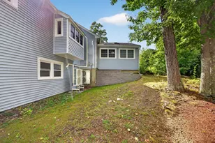 27 W Adelaide Ave, Nashua, NH 03064 - Photo 39