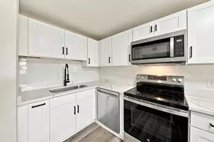 102 Elmwood Dr, Hudson, NH 03051 - Photo 5