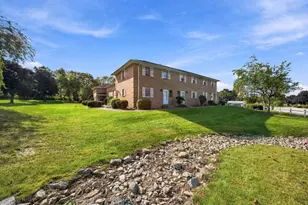102 Elmwood Dr, Hudson, NH 03051 - Photo 1