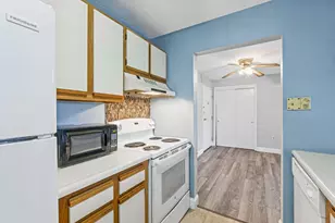 122 Eastern Ave, Manchester, NH 03104 - Photo 9