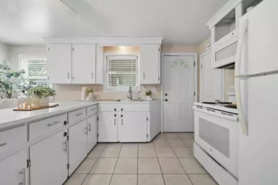99 Parkview Street, Manchester, NH 03103 - Photo 5