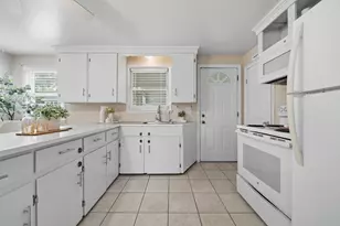 99 Parkview St, Manchester, NH 03103 - Photo 5