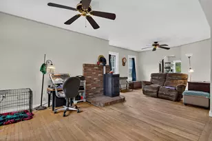 110 Myrtle St, Claremont, NH 03743 - Photo 17