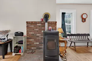 110 Myrtle St, Claremont, NH 03743 - Photo 15
