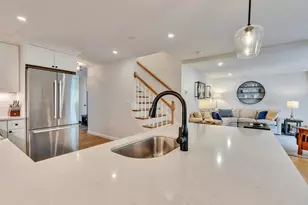 203 Woodview Way, Manchester, NH 03102 - Photo 9