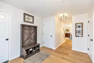 203 Woodview Way, Manchester, NH 03102 - Photo 5