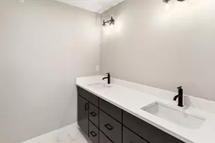 23 Eden Ln, Portsmouth, NH 03801 - Photo 17