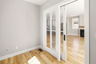 23 Eden Ln, Portsmouth, NH 03801 - Photo 9