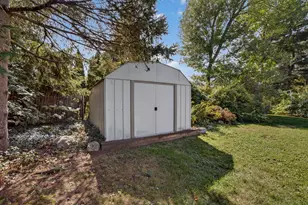 201 Paquette Ave, Manchester, NH 03104 - Photo 9