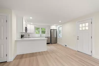 8 Blue Hill Avenue #Unit 2, Nashua, NH 03064 - Photo 9