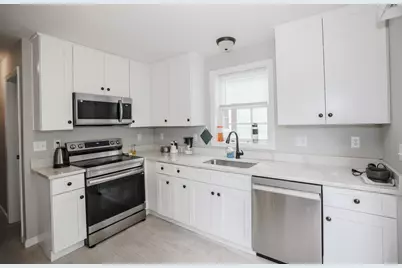 37 Longwood Avenue, Manchester, NH 03109 - Photo 7