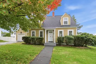 112 Mammoth Rd, Manchester, NH 03109 - Photo 1