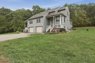 17 Centerview Rd, Atkinson, NH 03811 - Photo 1