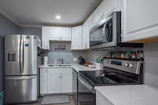 308 Elmwood Dr, Hudson, NH 03051 - Photo 5